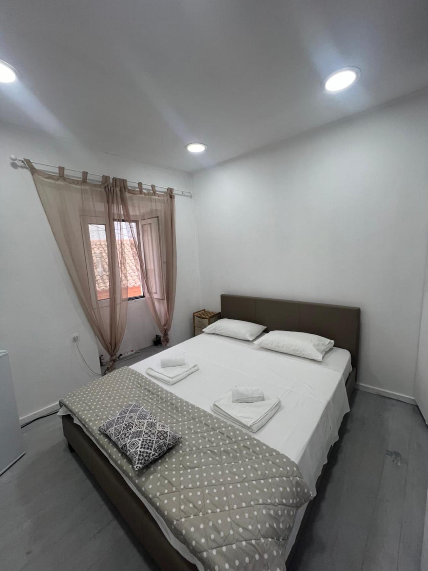 Tolos Budget Rooms Loggos Longós Habitación foto